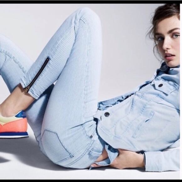 J. Crew Blue & White Pin Stripe Toothpick Zip Ankle Skinny Jeans Women's Size 29 - Picture 1 of 7